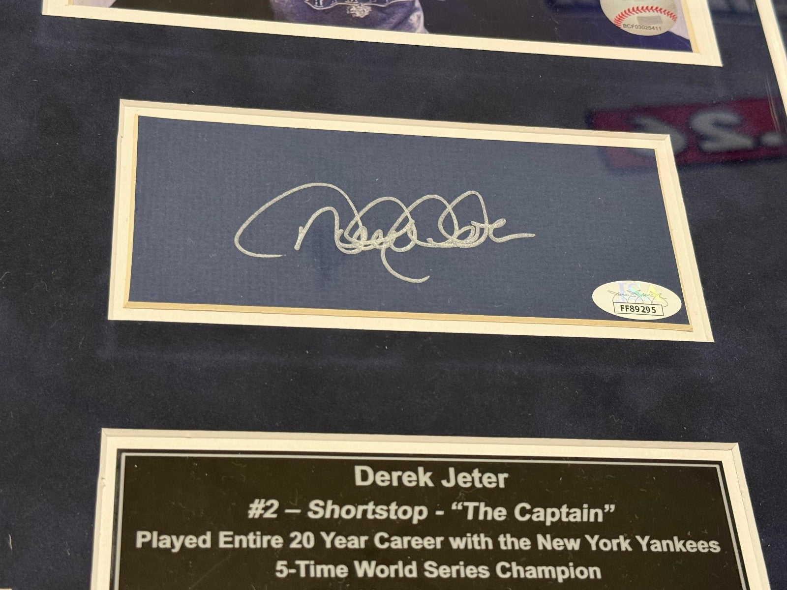 Derek Jeter Yankees Signed Framed Cut Auto Photo - JSA Auth.
