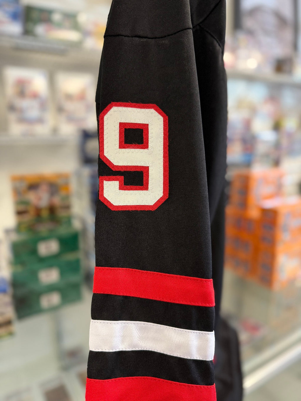 Bobby Hull Signed Autographed Chicago Blackhawks #9 Jersey - Beckett Authen.
