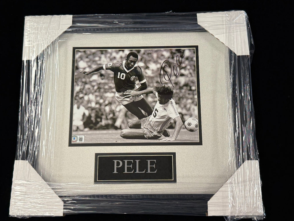 Pelé Autographed Signed & Framed 8x10 - Beckett Authenticated (Sticker & Card)