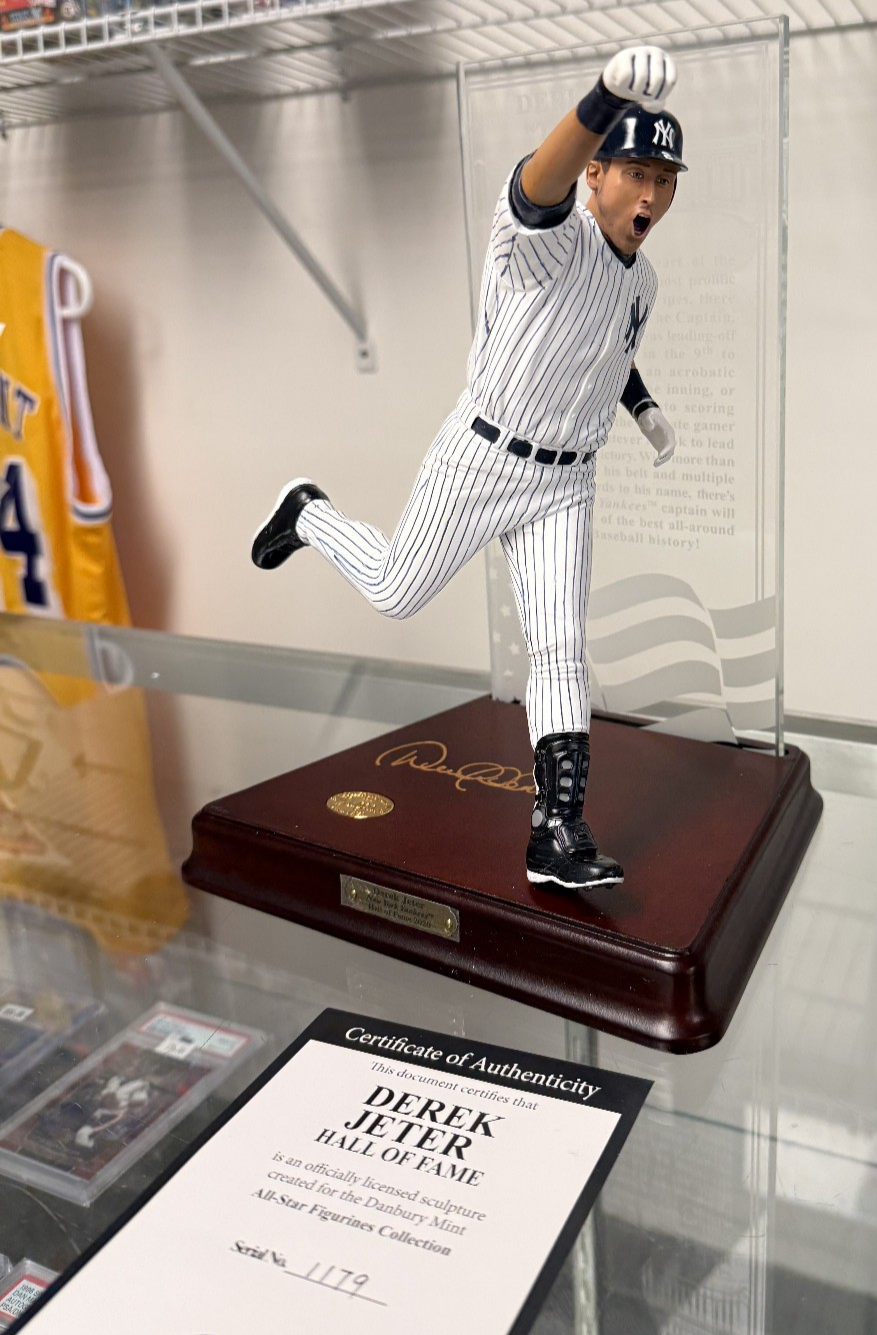 Danbury Mint Derek Jeter Hall of Fame Sculpture "The Captain" Collectable - COA