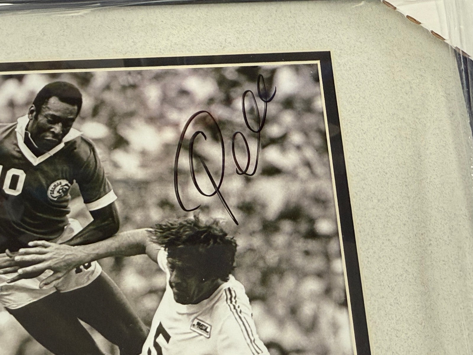 Pelé Autographed Signed & Framed 8x10 - Beckett Authenticated (Sticker & Card)